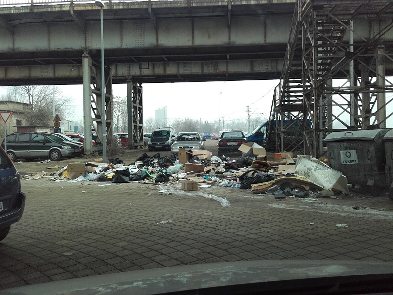 A Közvágóhíd Hévmegálló melletti híd alatti állapotok. / Fotó: hulladekvadasz.hu
