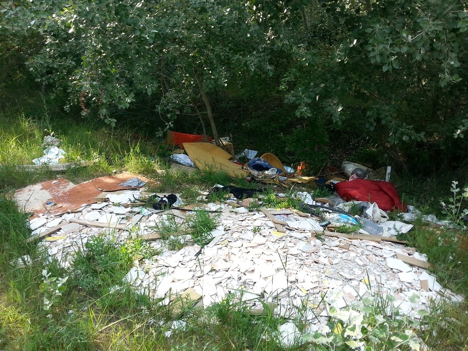 Csalánosi parkerdő melletti hulladéklerakat Kecskeméten. / Fotó: hulladekvadasz.hu