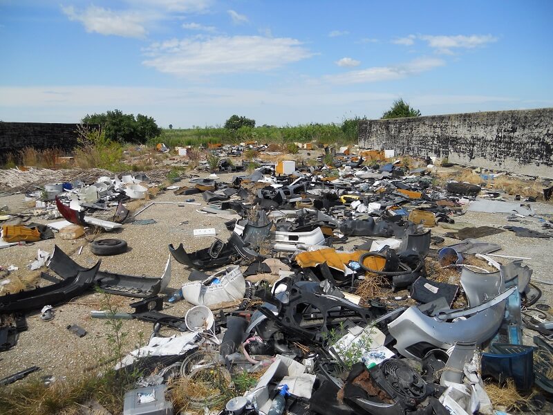 A garai magánterületre folyamatos az illegális hulladék deponálása. / Fotó: hulladekvadasz.hu