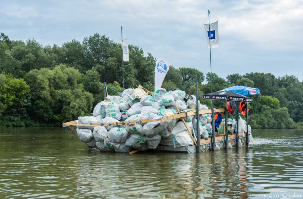 Hatalmas mennyiségű összegyűjtött műanyag hulladék. / Fotó: Magyar Csaba
