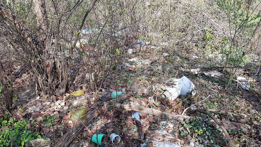 Eger Almagyar városrészén illegális hulladéklerakó