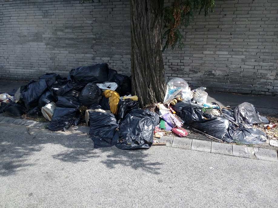 A Jókai Mór - Báthory utca hulladéklerakata. / Fotó: hulladekvadasz.hu