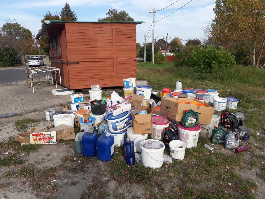 Soroksáron lomtalanítás 2017 alkalmával így gyűjtötték egy helyre a veszélyes hulladékokat. / Fotó: hulladekvadasz.hu