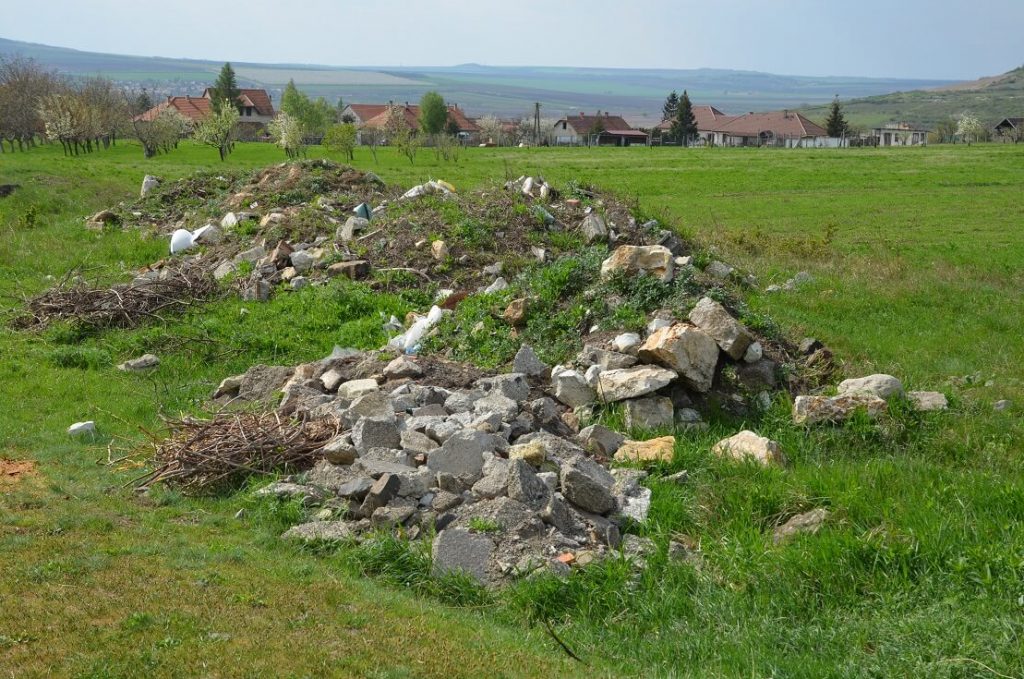 Vajon hány tonna hulladék lehet Tállya határában? / Fotó: hulladekvadasz.hu