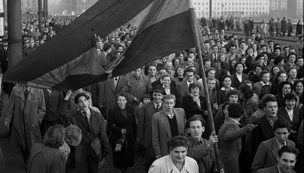 A budapesti diákoknak az egyetemekről kiinduló békés tüntetésével kezdődött 1956. október 23-án. / Fotó: mult-kor.hu