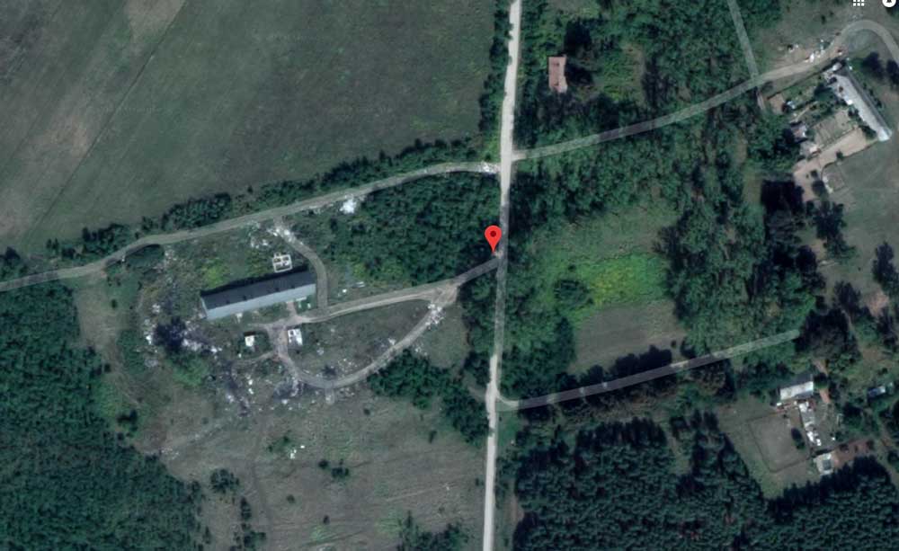 Gödöllő határában egy gazdasági épület köré folyamatosan gyűlik a szemét. / Fotó: Google Maps
