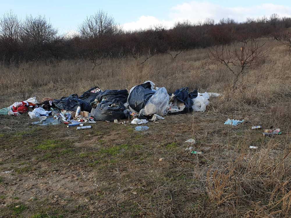 A helyszínen egyértelműen nő az illegálisan lerakott hulladék mennyisége.
