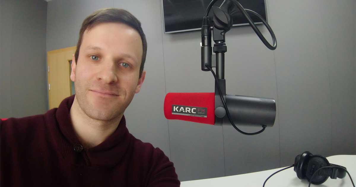 Szebenyi Péter, a Karc FM 105,9 rádió stúdiójában beszélt a JÖN Füst-Öl kampányról.