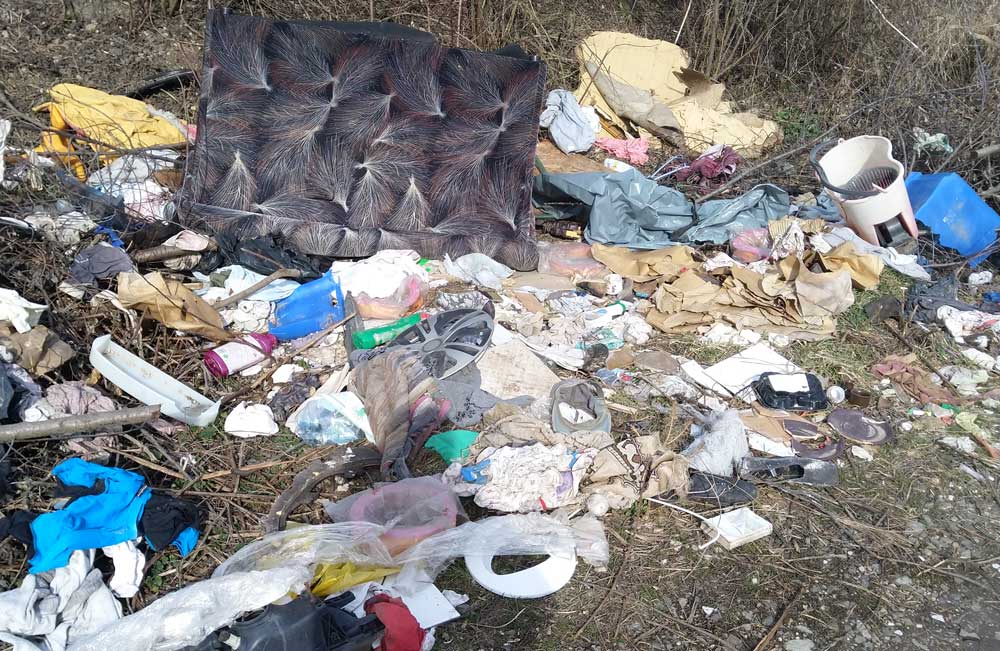 Pécs város külterületén hulladéklerakások egyre nagyobb számban kapunk bejelentést.