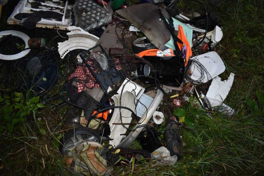 A lerakott veszélyes hulladék Simontornya külterületén. / Fotó: police.hu
