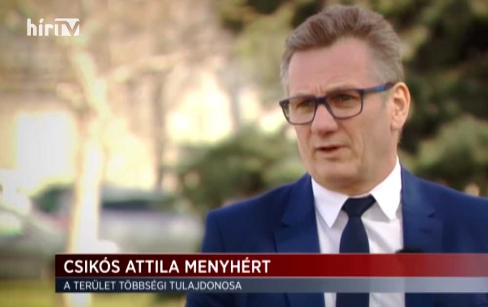 Csikós Attila Menyhért, a terület többségi tulajdonosa. / Fotó: hirtv.hu