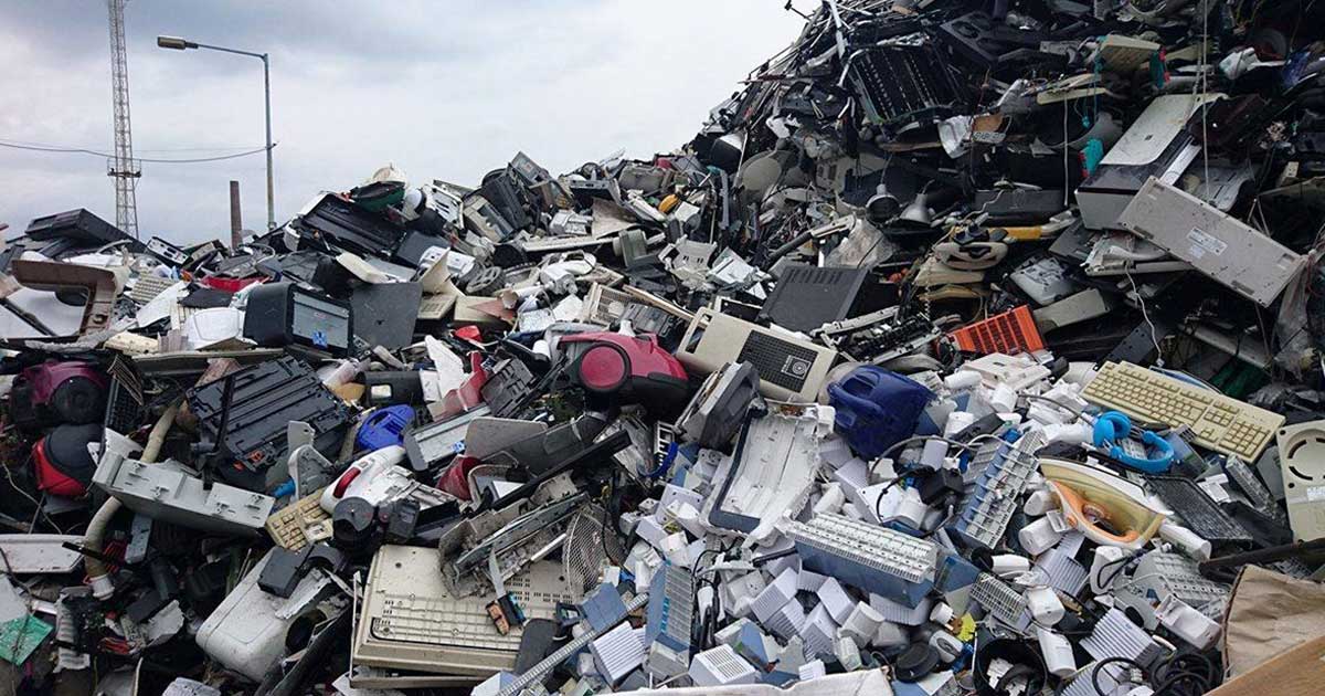 Hulladékhegy egy budapesti hulladékfeldolgozó telepe, amin java részt e-hulladék található. / Fotó: Mészáros Fanni